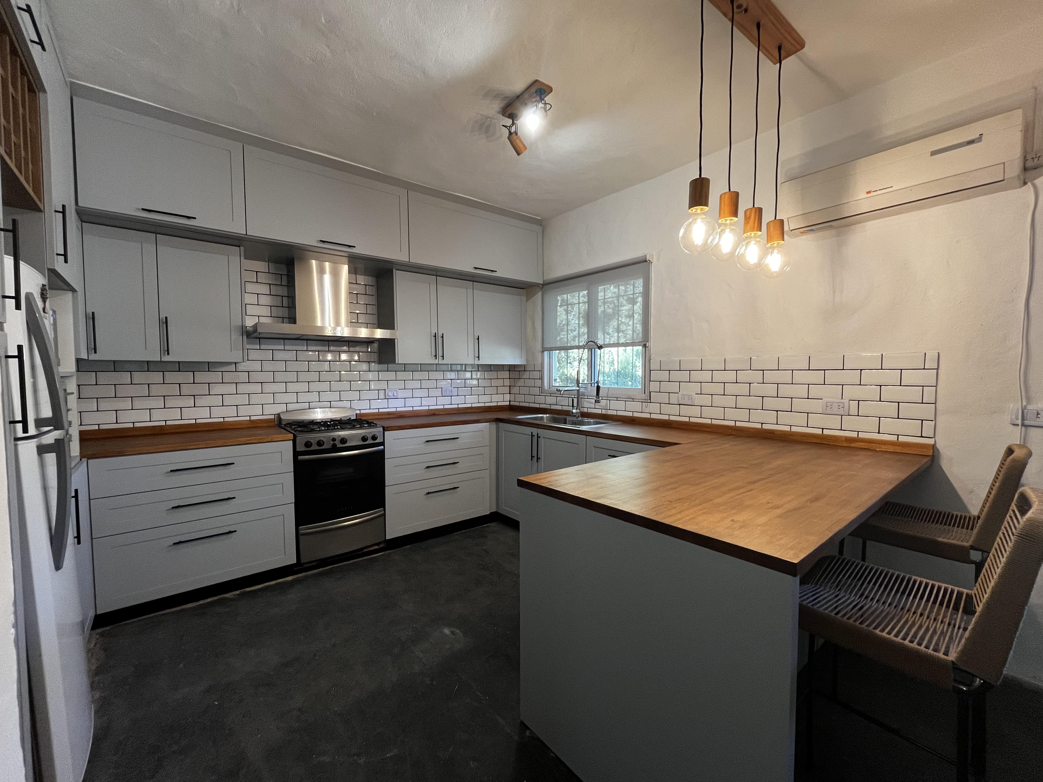 Cocina moderna instalada por AS Muebles